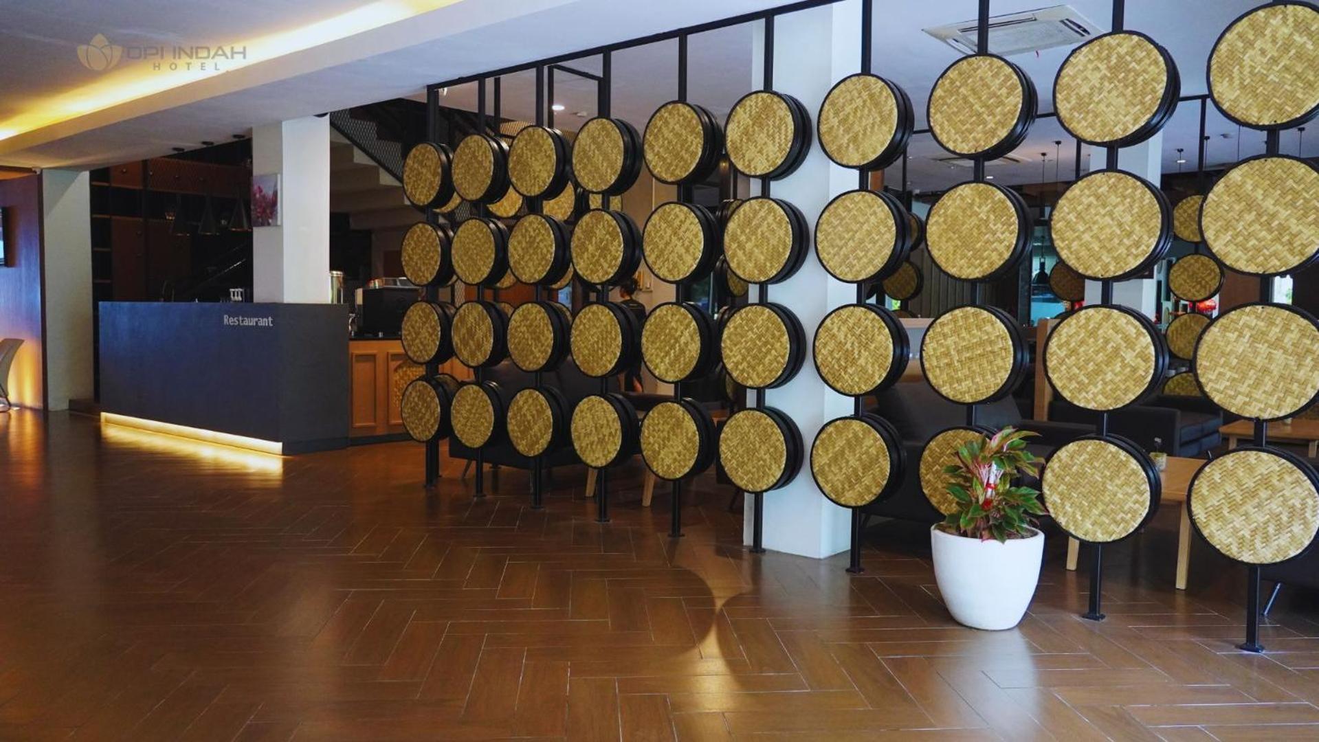 Opi Indah Hotel Palembang Exterior photo