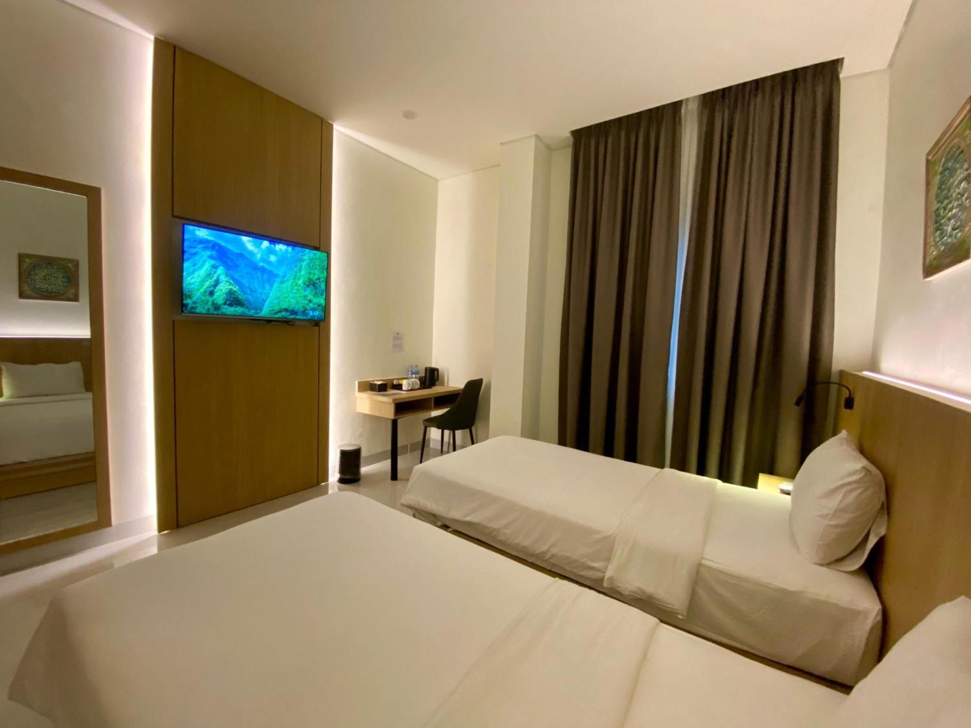 Opi Indah Hotel Palembang Exterior photo