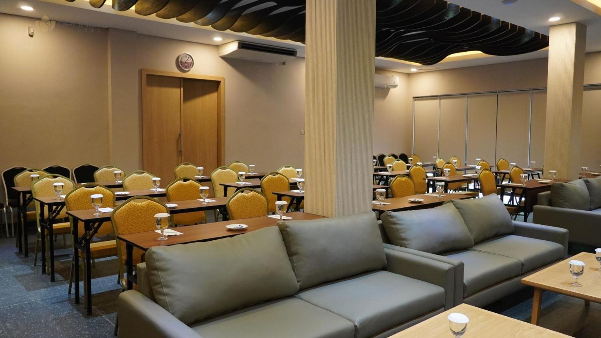 Opi Indah Hotel Palembang Exterior photo