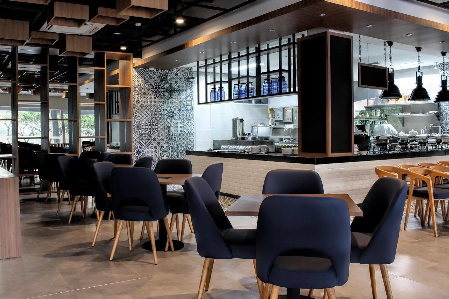 Opi Indah Hotel Palembang Exterior photo
