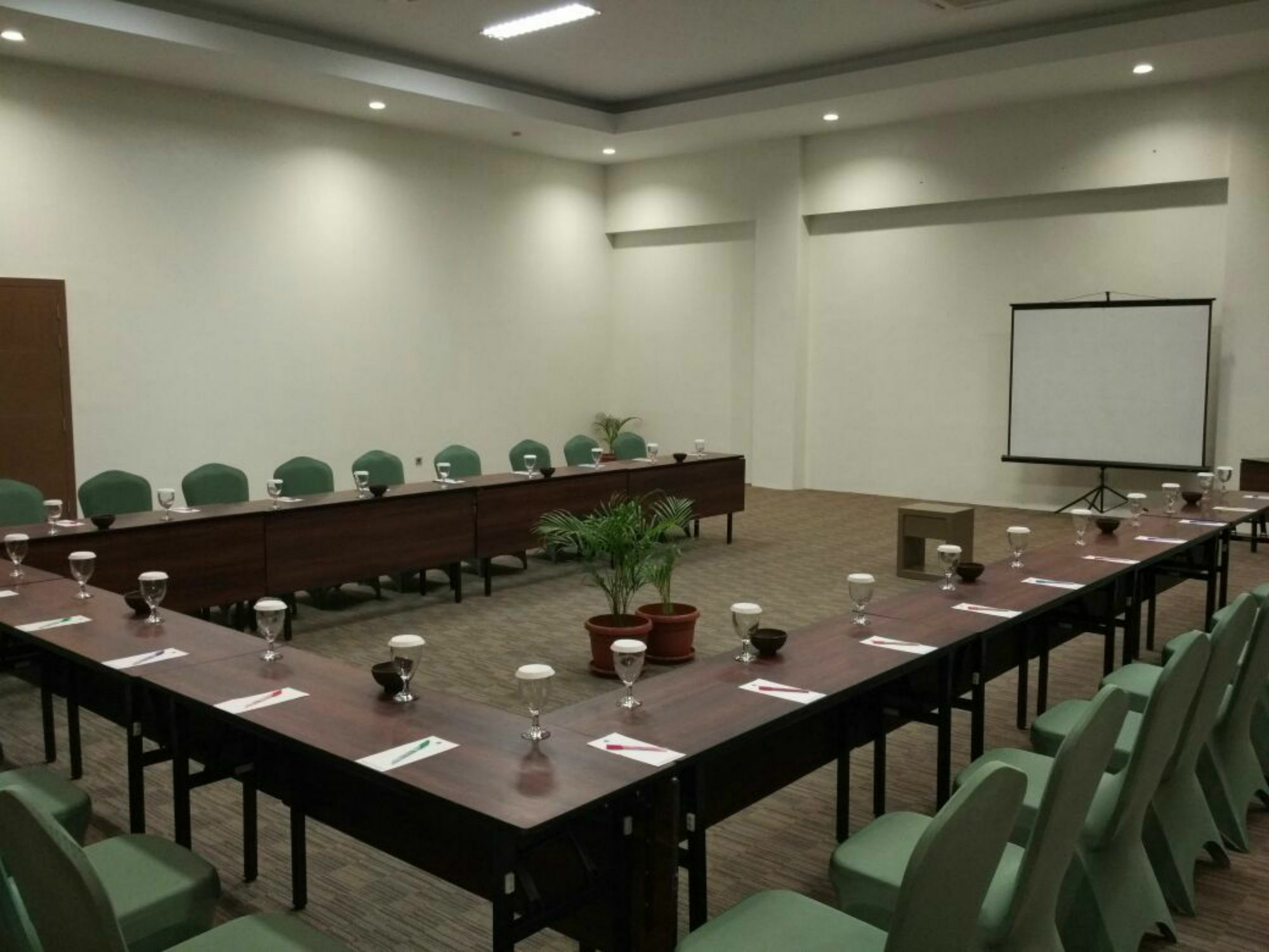 Opi Indah Hotel Palembang Exterior photo