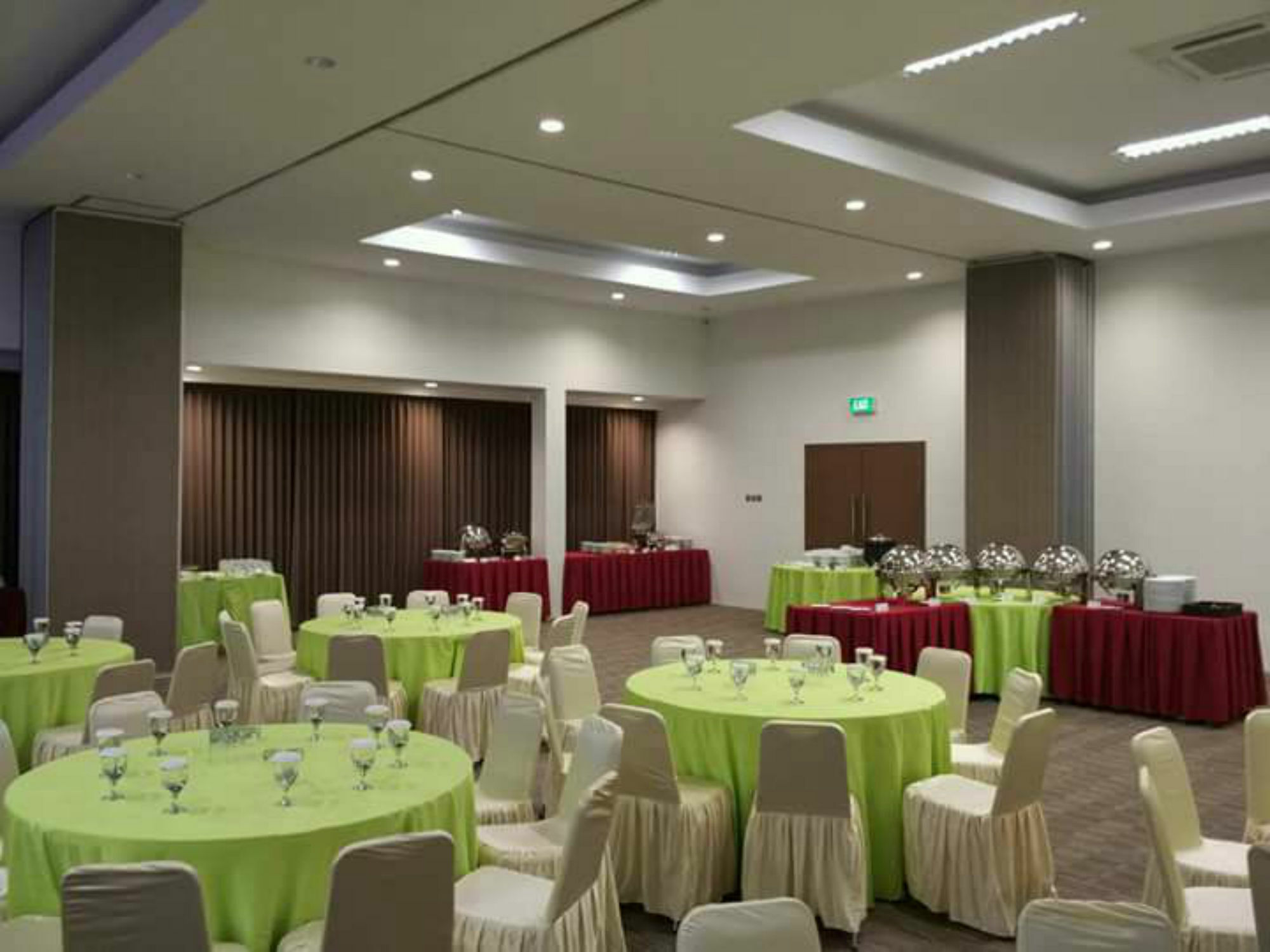 Opi Indah Hotel Palembang Exterior photo